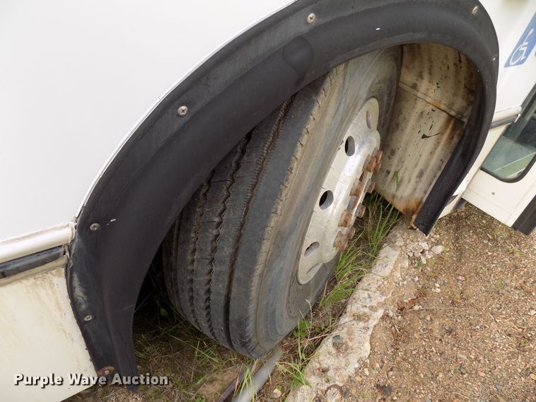 image for item DD6133 2000 Orion  shuttle bus