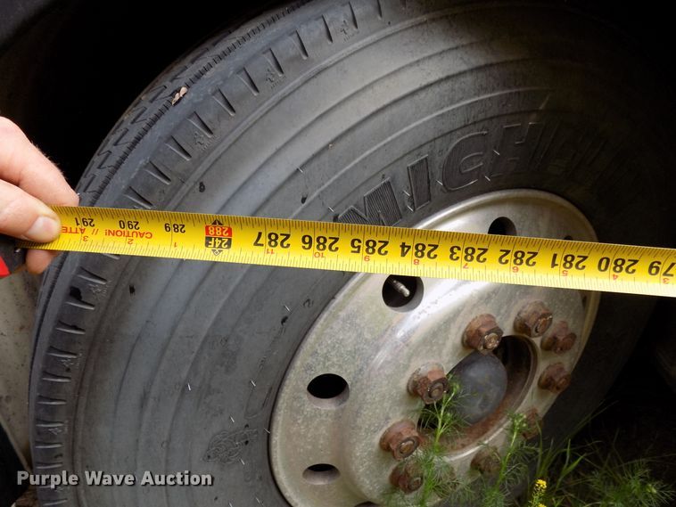 image for item DD6133 2000 Orion  shuttle bus