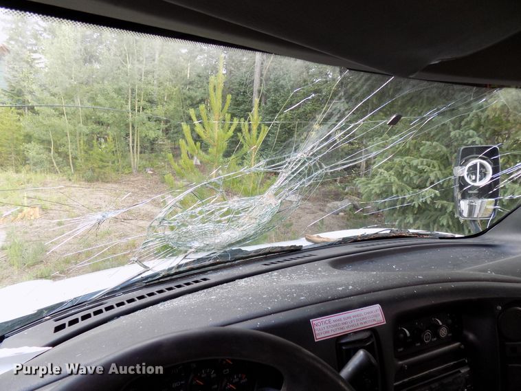 image for item DD6134 2005 Chevrolet C5500  shuttle bus