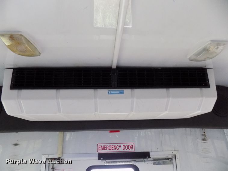 image for item DD6134 2005 Chevrolet C5500  shuttle bus