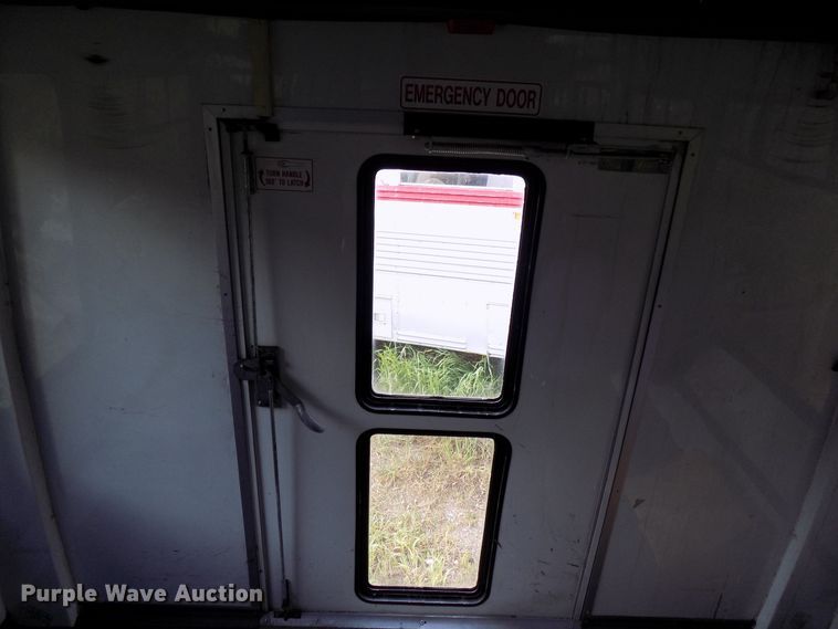 image for item DD6134 2005 Chevrolet C5500  shuttle bus