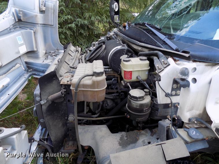 image for item DD6134 2005 Chevrolet C5500  shuttle bus