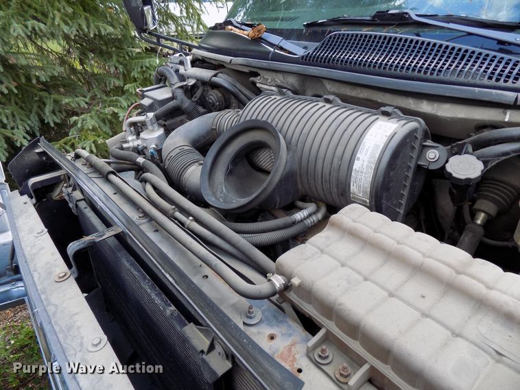 image for item DD6134 2005 Chevrolet C5500  shuttle bus