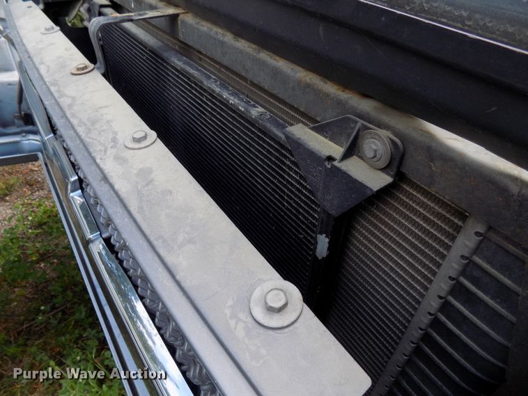 image for item DD6134 2005 Chevrolet C5500  shuttle bus