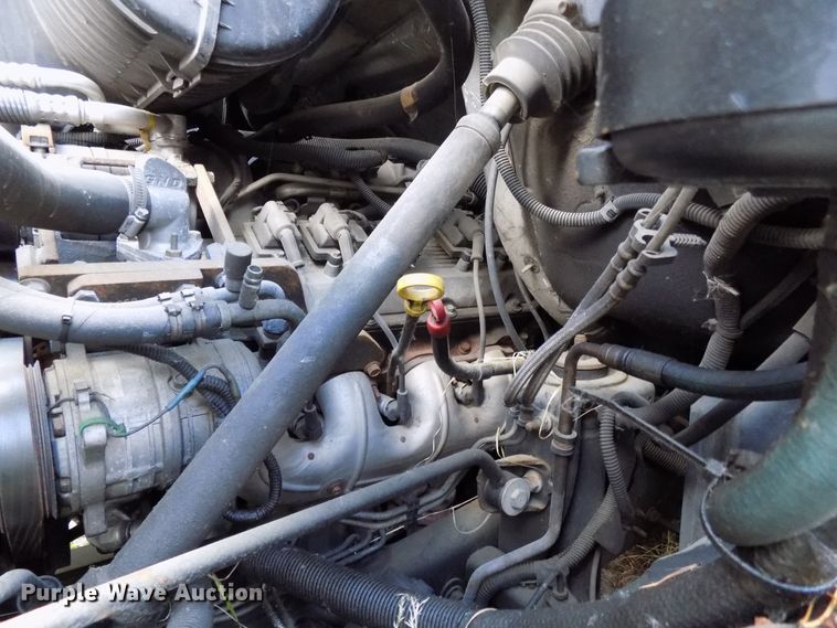 image for item DD6134 2005 Chevrolet C5500  shuttle bus