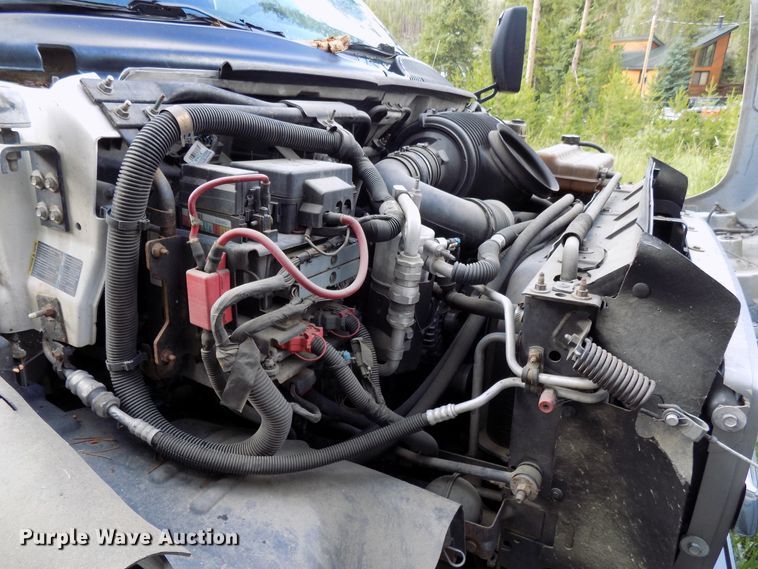 image for item DD6134 2005 Chevrolet C5500  shuttle bus