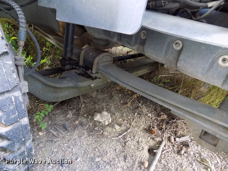 image for item DD6134 2005 Chevrolet C5500  shuttle bus