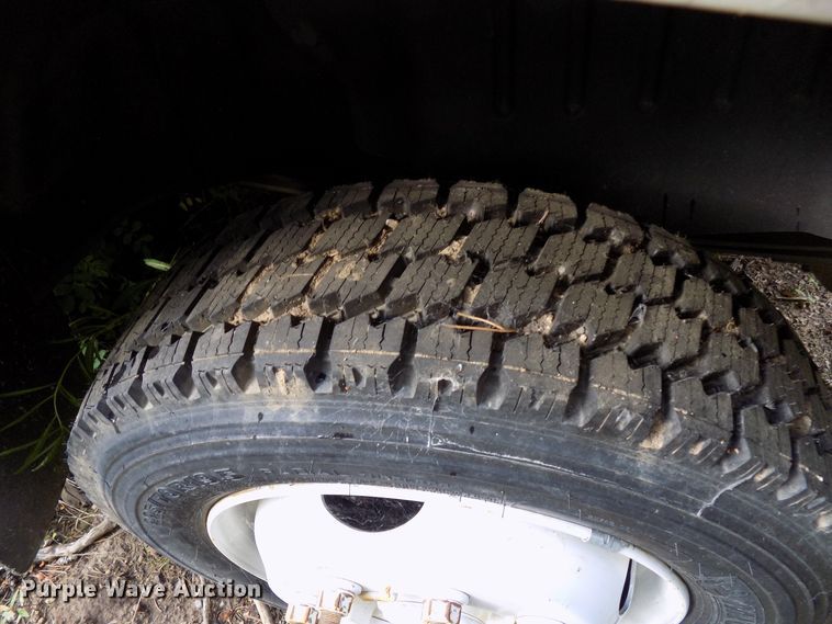 image for item DD6134 2005 Chevrolet C5500  shuttle bus