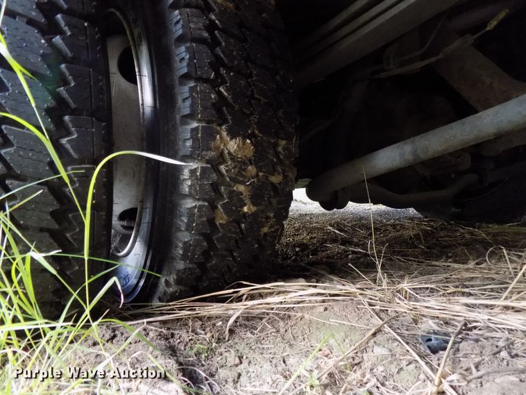 image for item DD6134 2005 Chevrolet C5500  shuttle bus