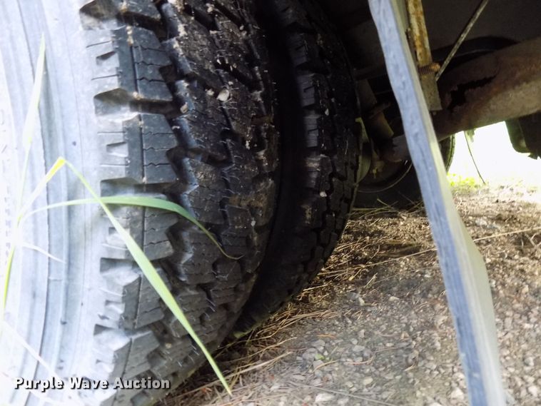 image for item DD6134 2005 Chevrolet C5500  shuttle bus