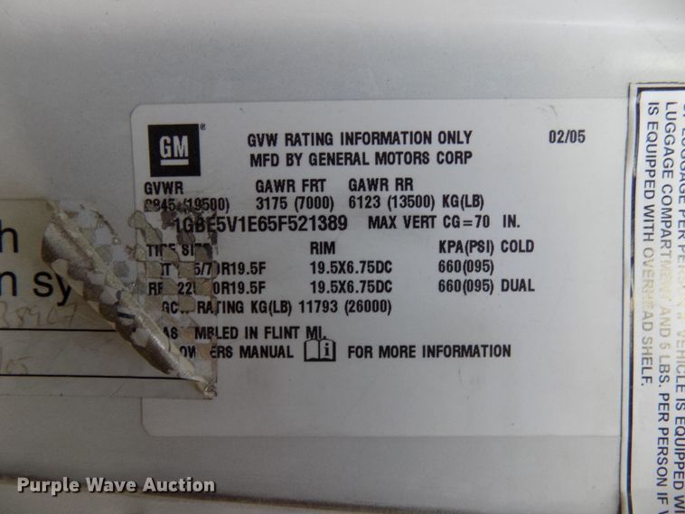 image for item DD6134 2005 Chevrolet C5500  shuttle bus