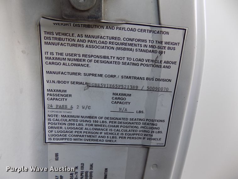 image for item DD6134 2005 Chevrolet C5500  shuttle bus