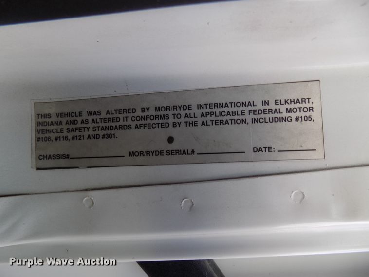 image for item DD6134 2005 Chevrolet C5500  shuttle bus