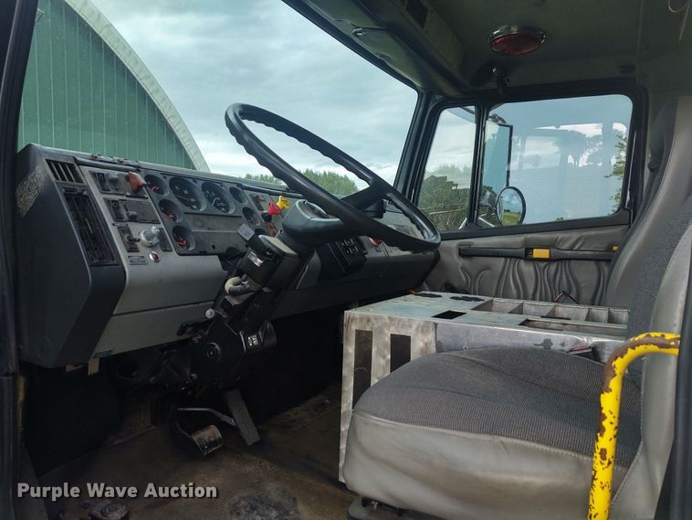 image for item DE7028 1996 Freightliner FL80  E-One heavy wet rescue fire truck