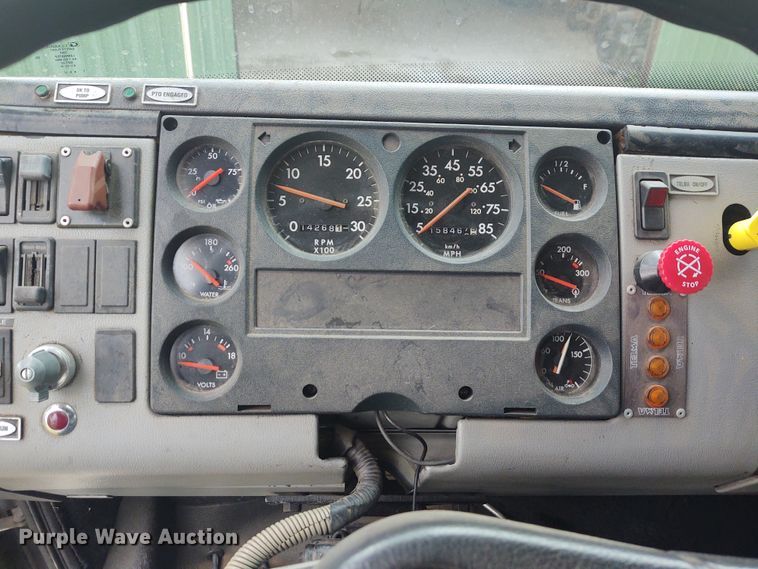 image for item DE7028 1996 Freightliner FL80  E-One heavy wet rescue fire truck