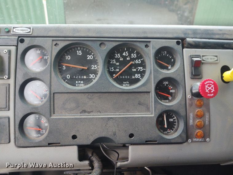 image for item DE7028 1996 Freightliner FL80  E-One heavy wet rescue fire truck