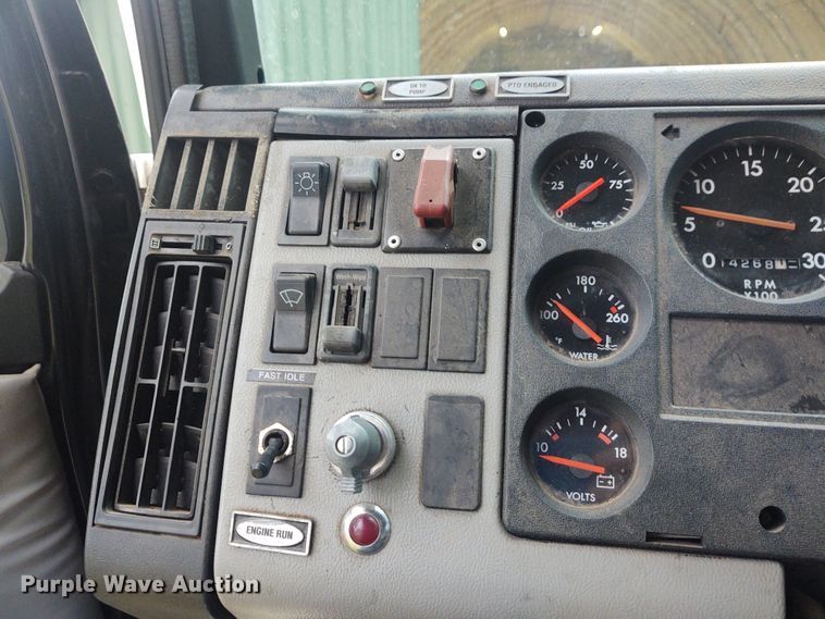 image for item DE7028 1996 Freightliner FL80  E-One heavy wet rescue fire truck