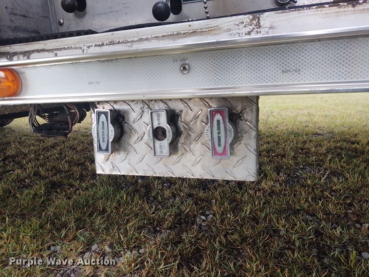 image for item DE7028 1996 Freightliner FL80  E-One heavy wet rescue fire truck