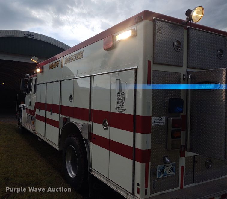 image for item DE7028 1996 Freightliner FL80  E-One heavy wet rescue fire truck