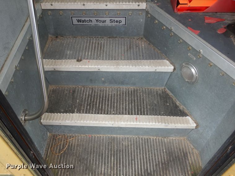 image for item DF2637 2001 International 3800 Blue Bird  school bus