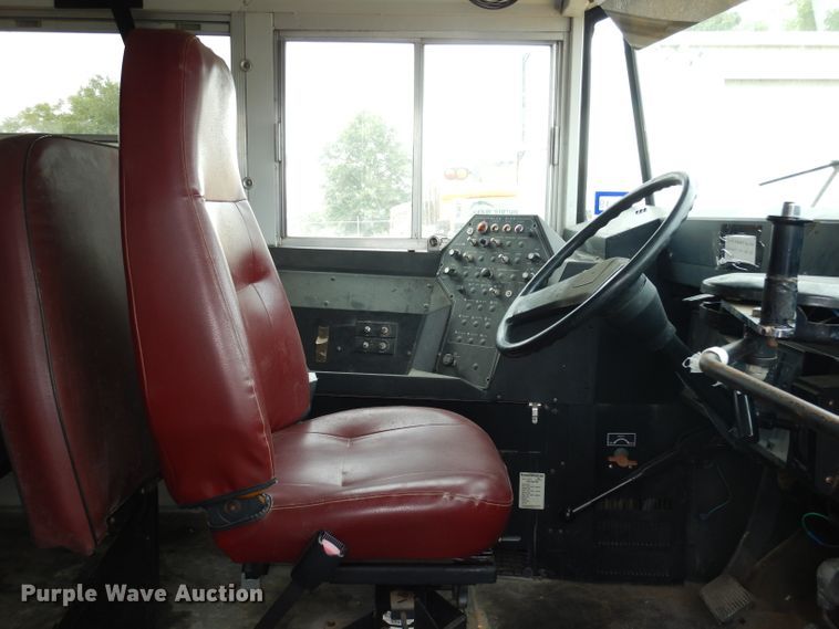 image for item DF2637 2001 International 3800 Blue Bird  school bus