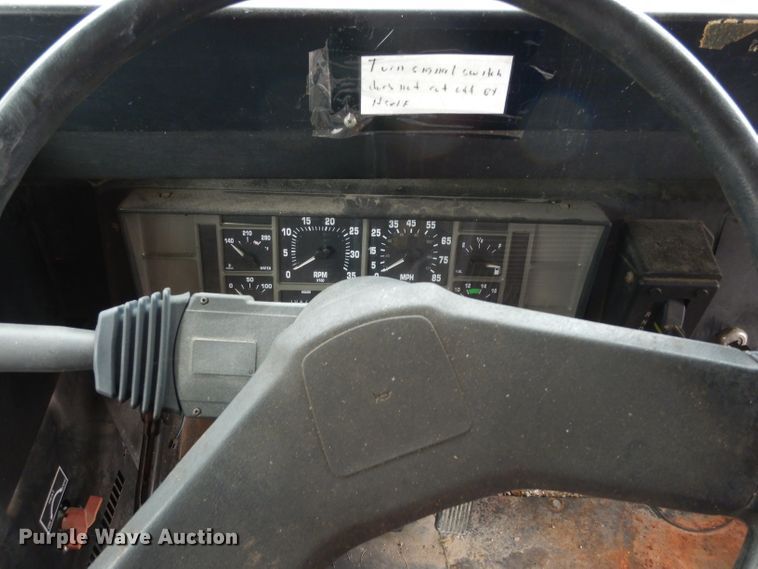 image for item DF2637 2001 International 3800 Blue Bird  school bus