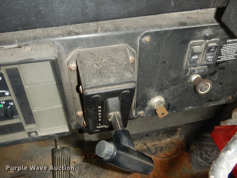 image for item DF2637 2001 International 3800 Blue Bird  school bus