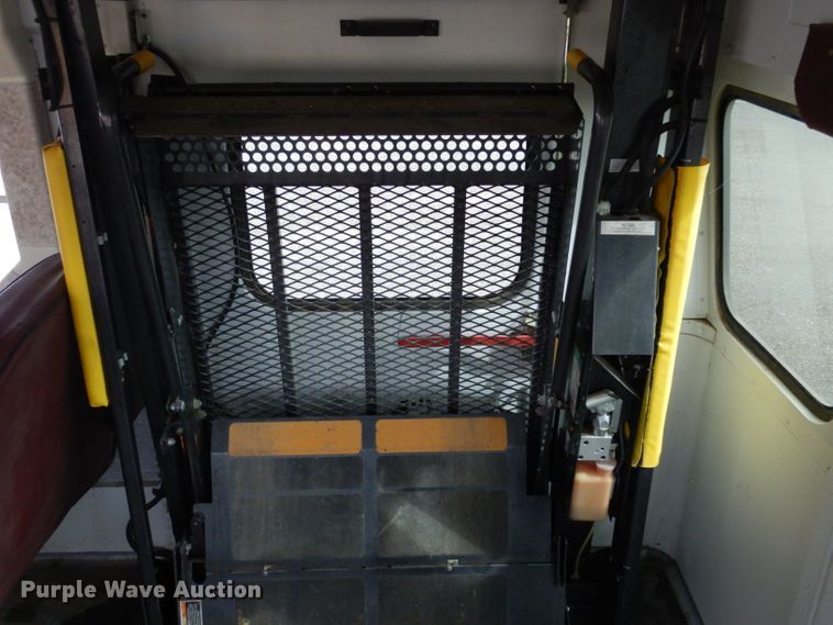 image for item DF2637 2001 International 3800 Blue Bird  school bus