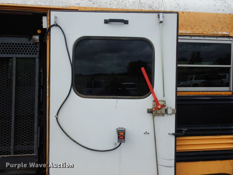 image for item DF2637 2001 International 3800 Blue Bird  school bus