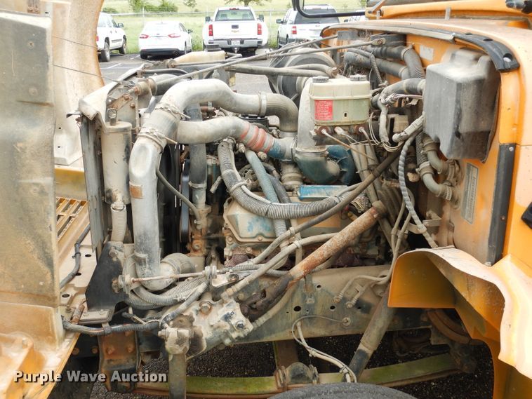 image for item DF2637 2001 International 3800 Blue Bird  school bus