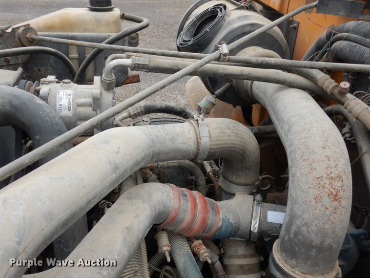 image for item DF2637 2001 International 3800 Blue Bird  school bus