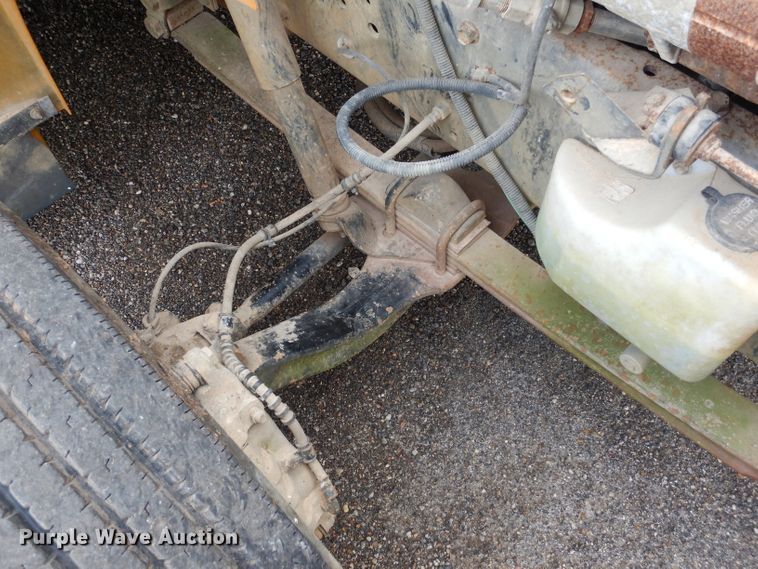 image for item DF2637 2001 International 3800 Blue Bird  school bus