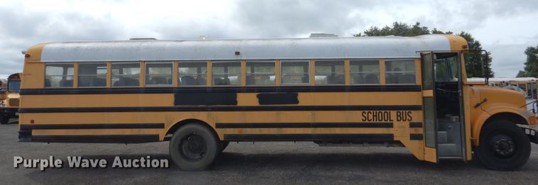 image for item DF2638 1994 International 3700  school bus