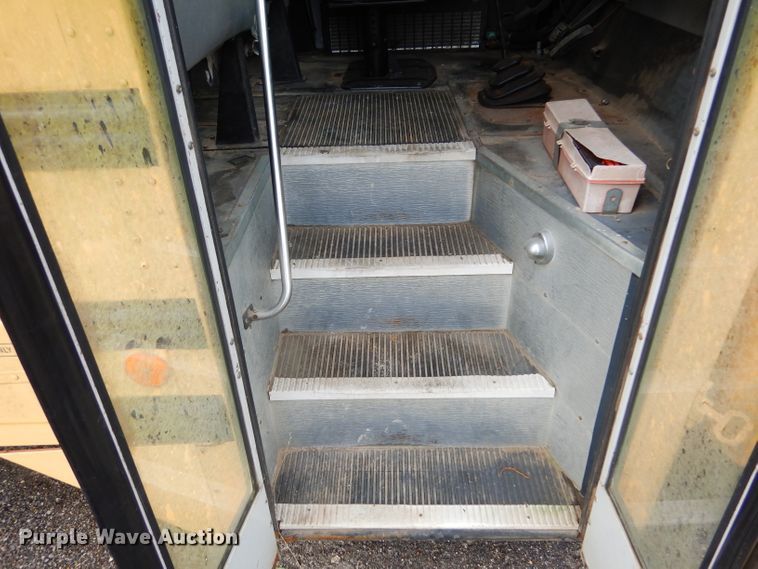 image for item DF2638 1994 International 3700  school bus