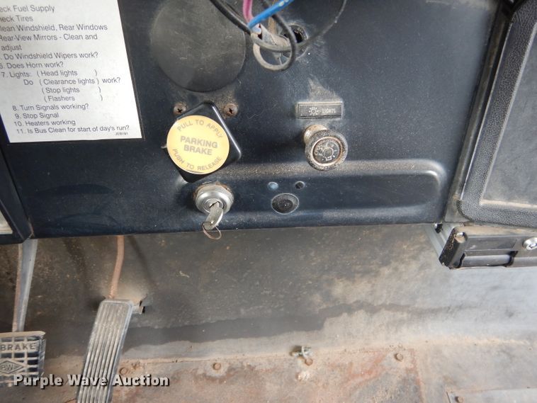 image for item DF2638 1994 International 3700  school bus