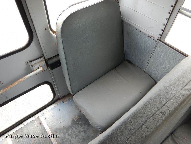 image for item DF2638 1994 International 3700  school bus