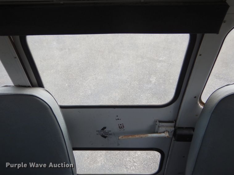 image for item DF2638 1994 International 3700  school bus