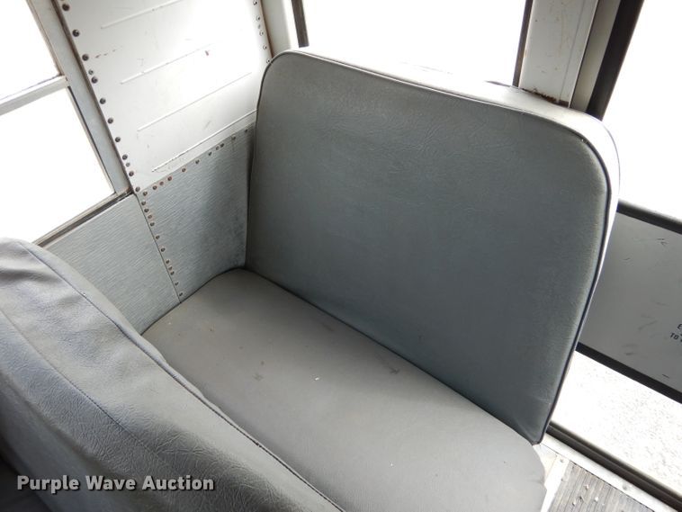 image for item DF2638 1994 International 3700  school bus