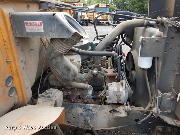 image for item DF2638 1994 International 3700  school bus