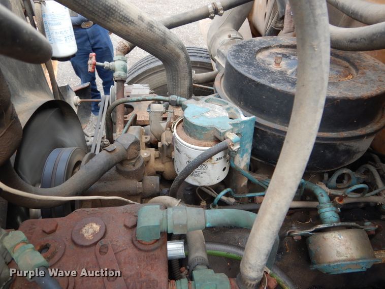 image for item DF2638 1994 International 3700  school bus