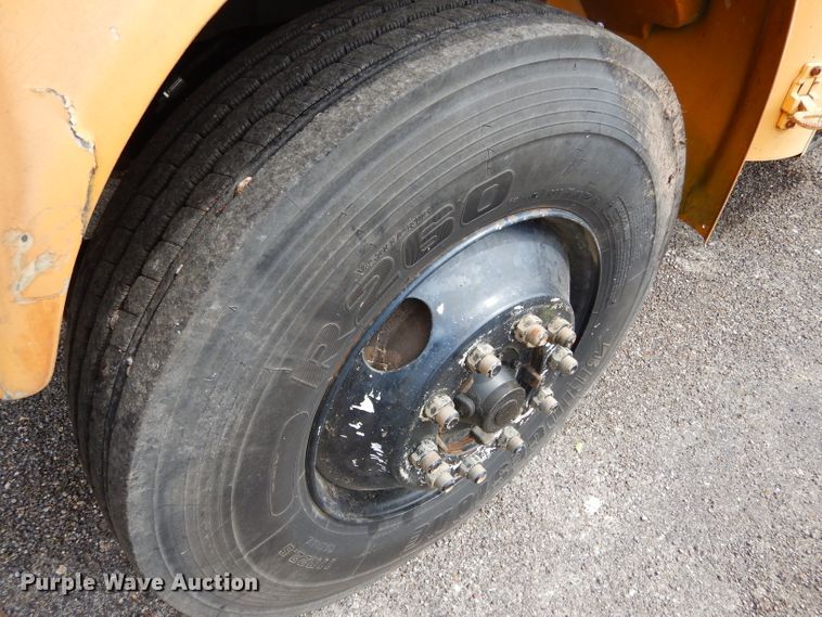 image for item DF2638 1994 International 3700  school bus