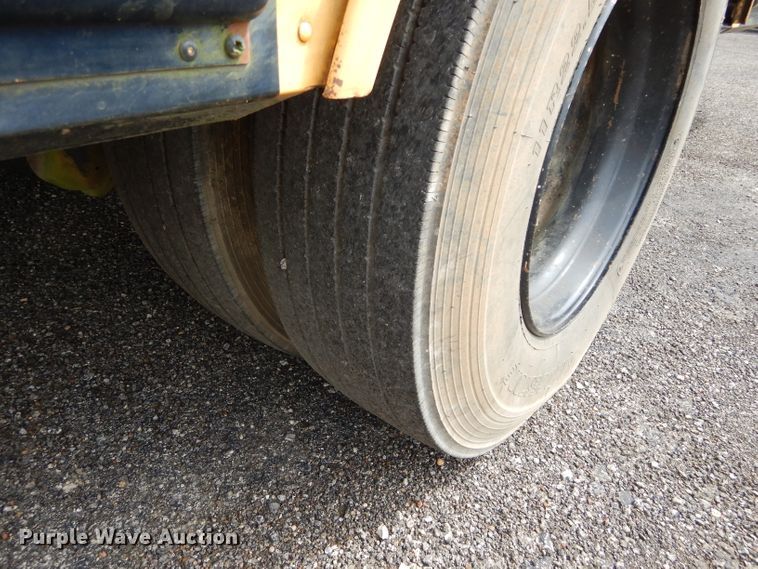 image for item DF2638 1994 International 3700  school bus