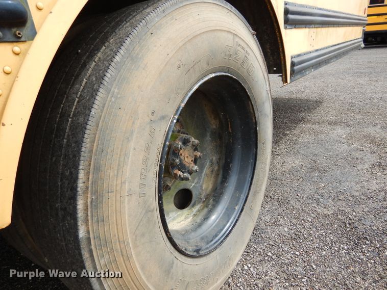 image for item DF2638 1994 International 3700  school bus