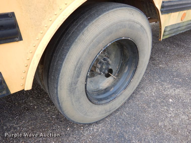 image for item DF2638 1994 International 3700  school bus