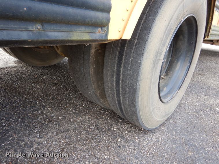 image for item DF2638 1994 International 3700  school bus