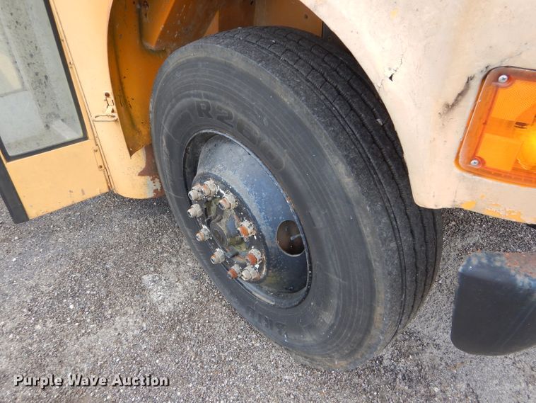 image for item DF2638 1994 International 3700  school bus