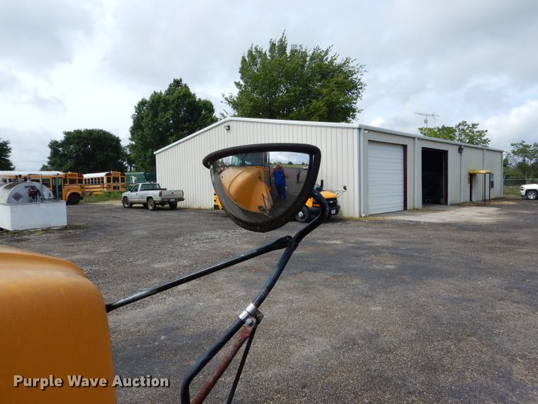 image for item DF2638 1994 International 3700  school bus