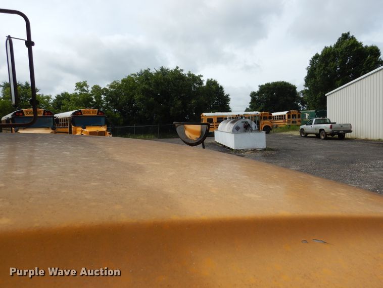 image for item DF2638 1994 International 3700  school bus