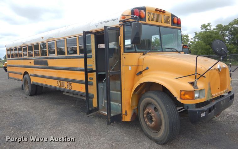 image for item DF2639 2002 International 3800  school bus