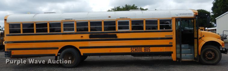 image for item DF2639 2002 International 3800  school bus